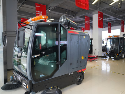 駕駛式掃地機 駕駛式掃地機